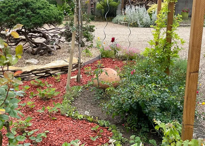 L'Orme Seul, Gîte